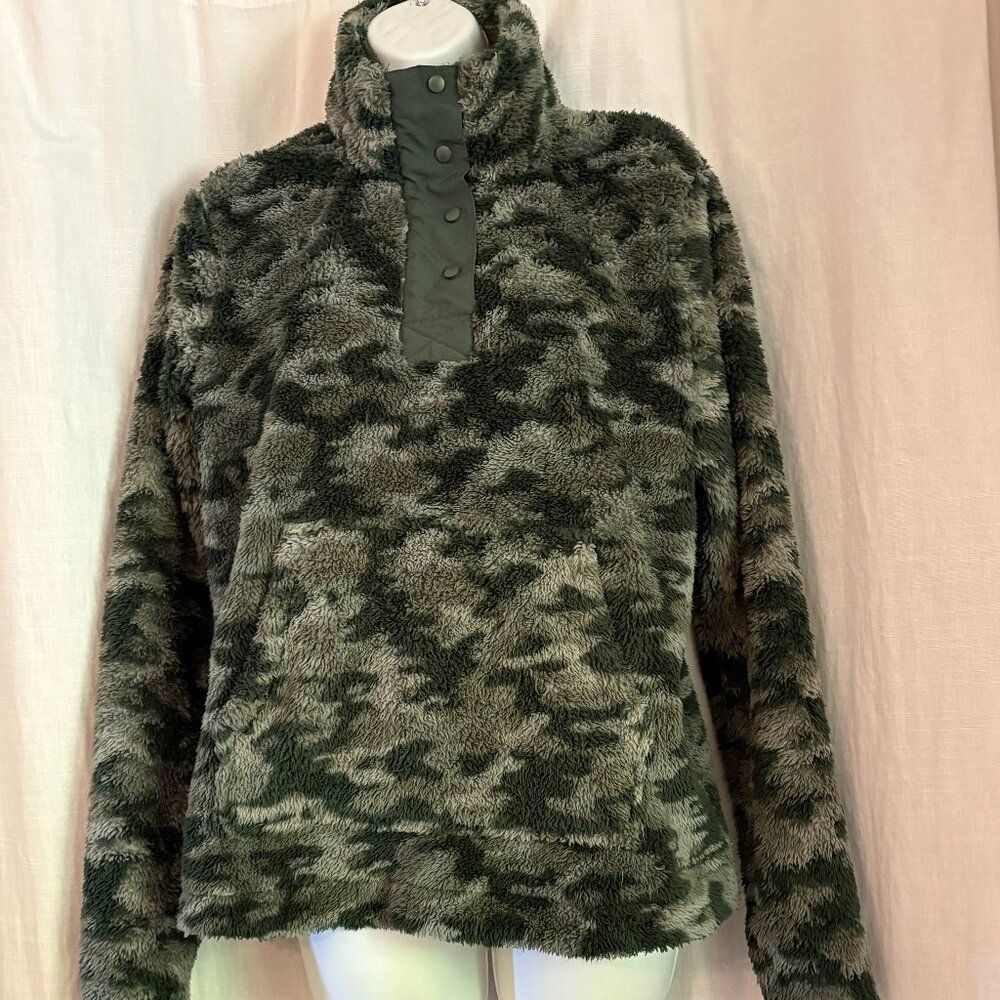 Women's Eddie Bauer Quarter Snap Camo Fleece, Green & Gray.  Size M